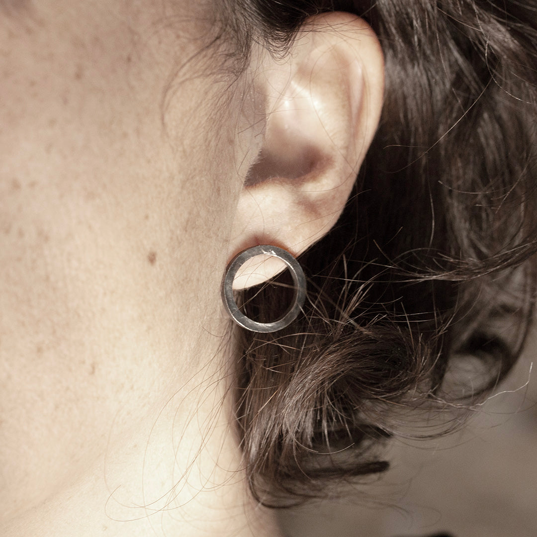 MOLECULA BOUCLES D'OREILLES EN ARGENT NOIR