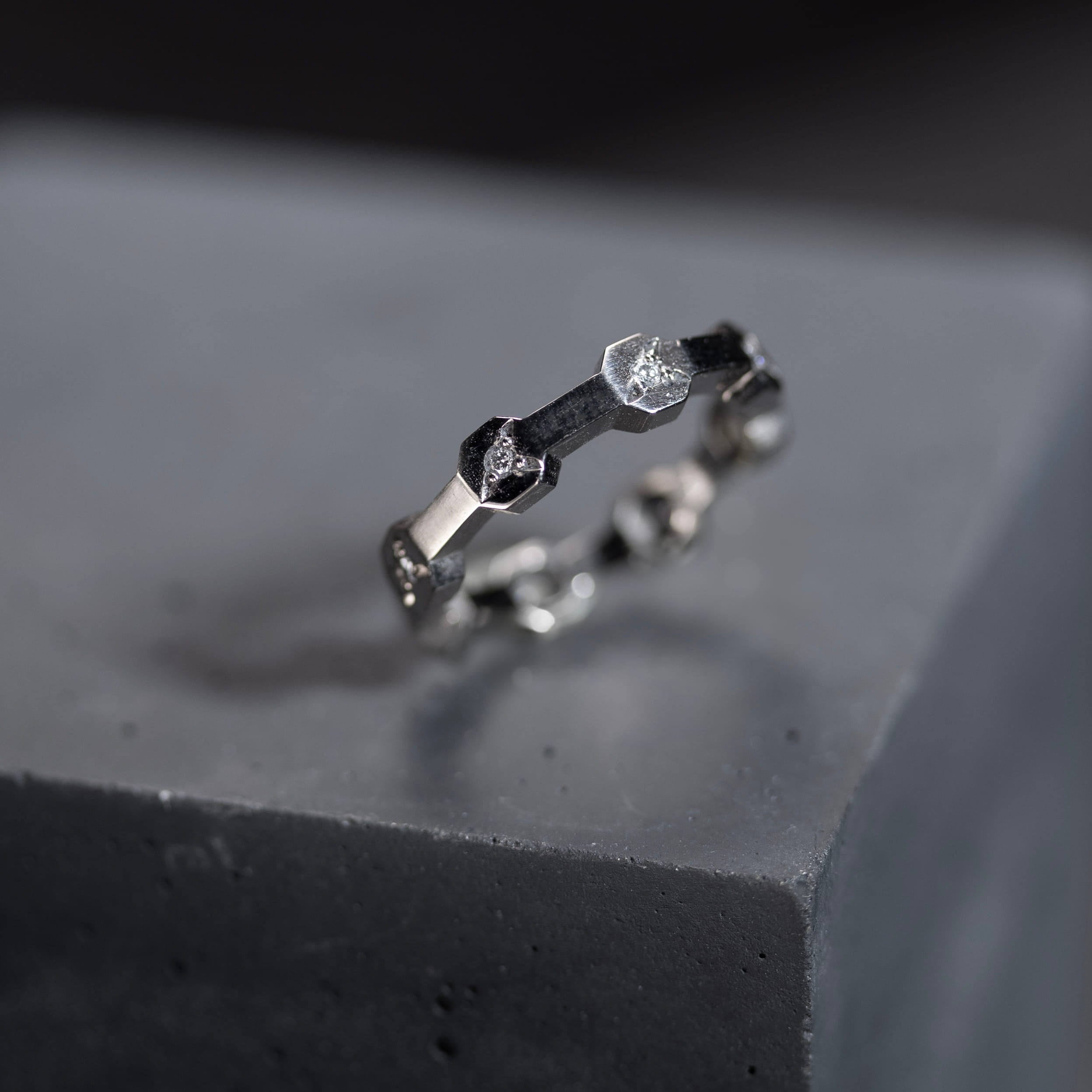 ALLIANCE N°8 OR BLANC ET DIAMANTS BLANCS