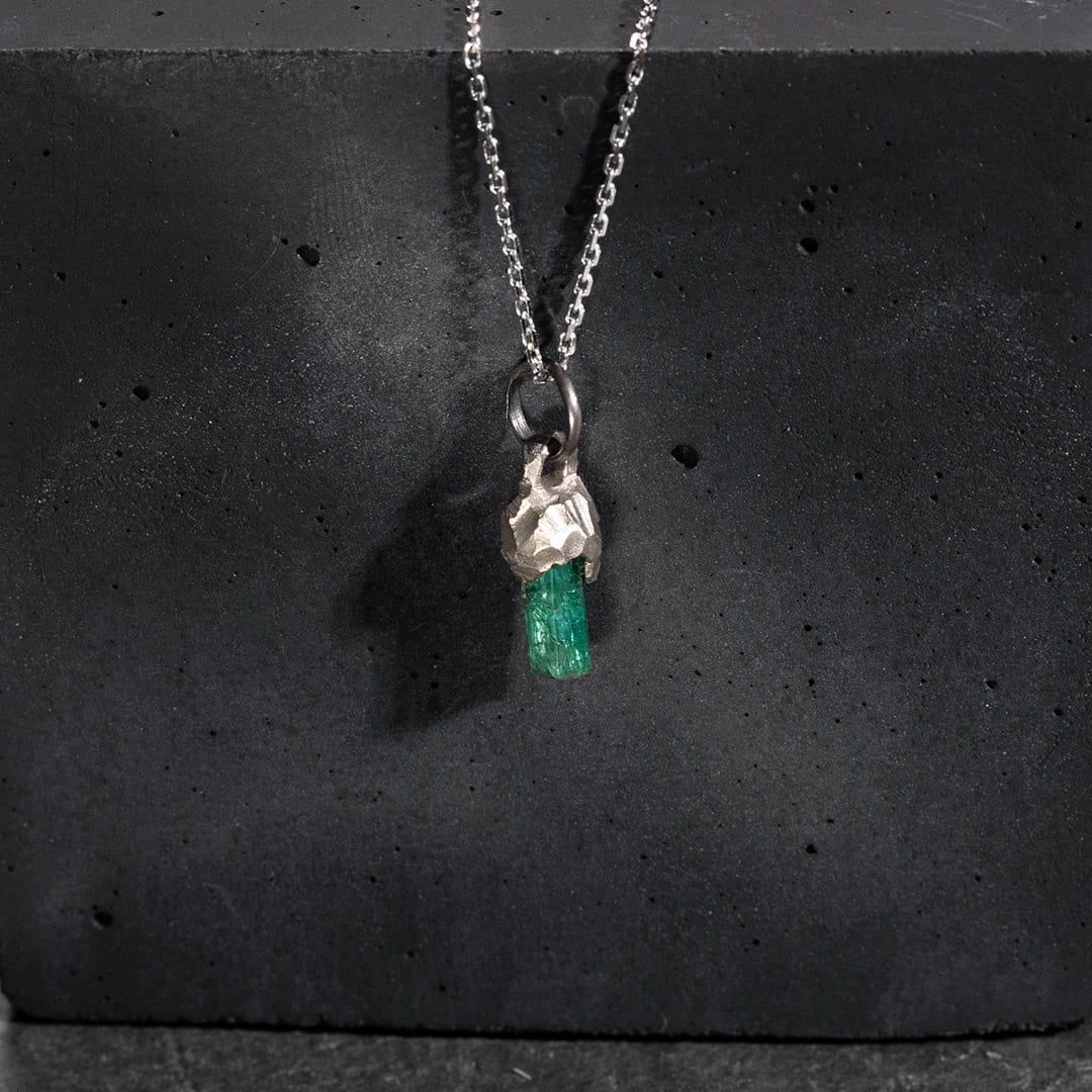 X RUINA PENDENTIF OR BLANC ET EMERAUDE BRUTE