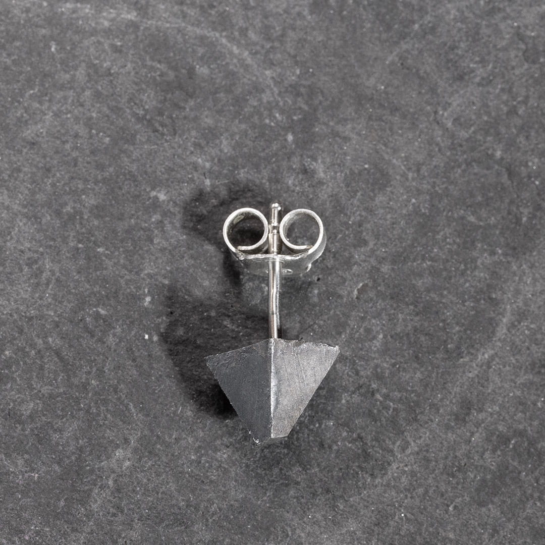 MAUNA LOA SILVER AND BLACK DIAMOND EARRING