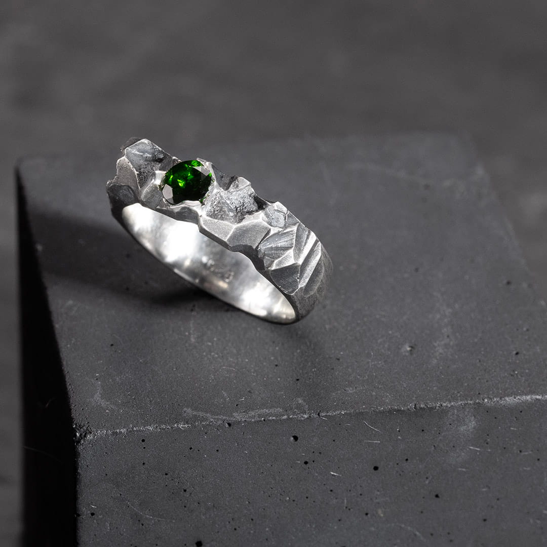 X VULNERE BAGUE EN ARGENT ET TOURMALINE VERTE
