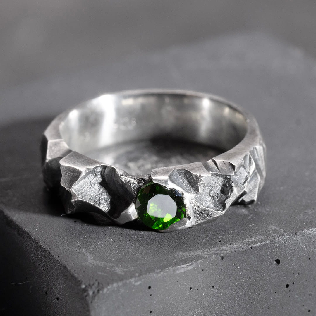 X VULNERE BAGUE EN ARGENT ET TOURMALINE VERTE