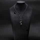 collier chaine en argent noir et pendentif en argent noir avec des brindilles entrecroisées