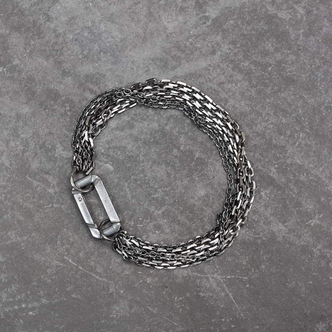 Bracelet en argent pour femme en chaine avec un fermoir mousqueton en argent