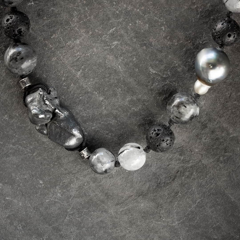 collier sautoir en perles de tahiti, lave, quartz et argent 