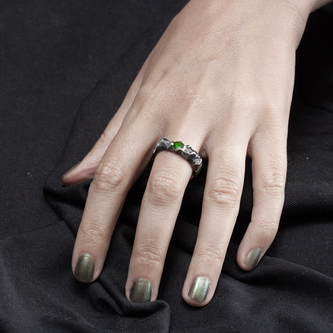 X VULNERE BAGUE EN ARGENT ET TOURMALINE VERTE