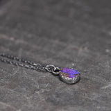 Pendentif en argent noir et opale boulder violette