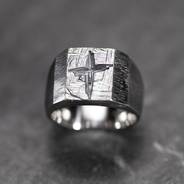 signet ring in black silver with cross