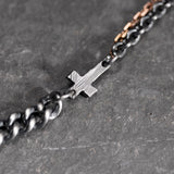 collier pour homme en argent noir et or rose avec une croix