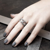 black silver band ring 