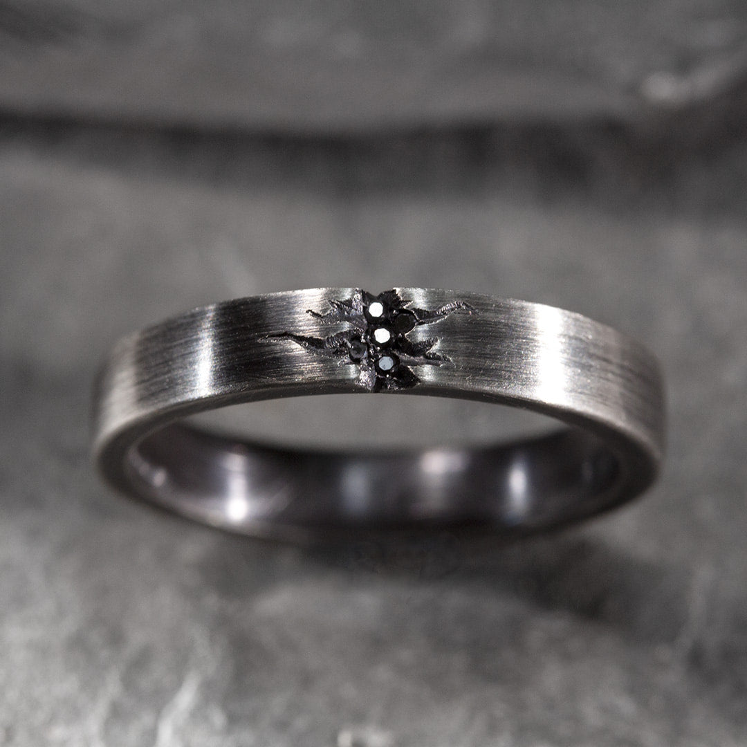 Alliance en platine noir avec diamants noirs