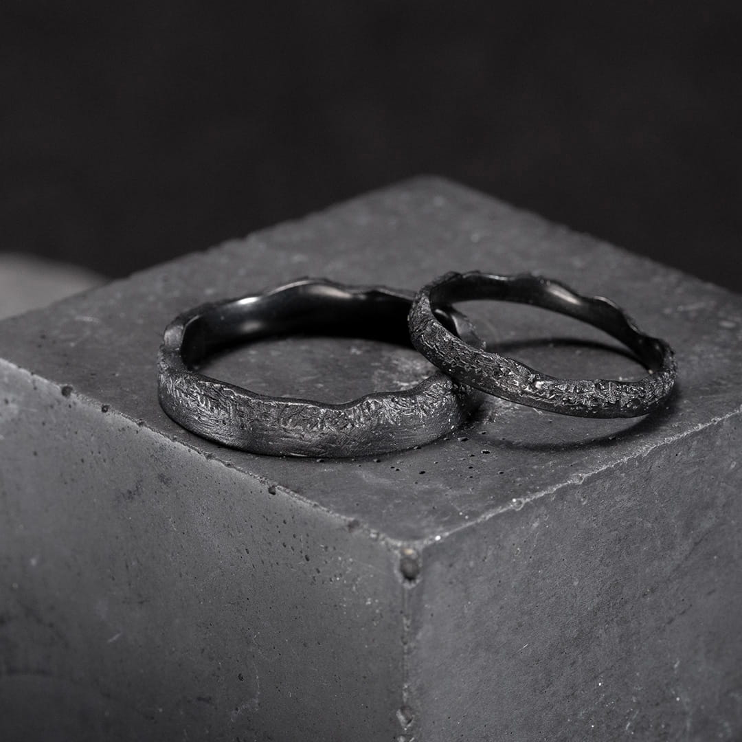 alliance originale en or noir