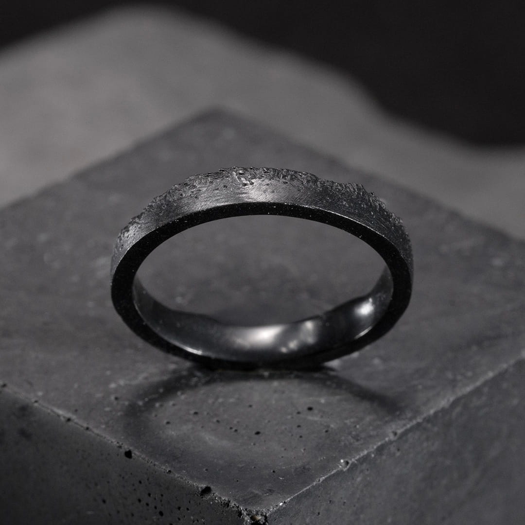 alliance originale en or noir