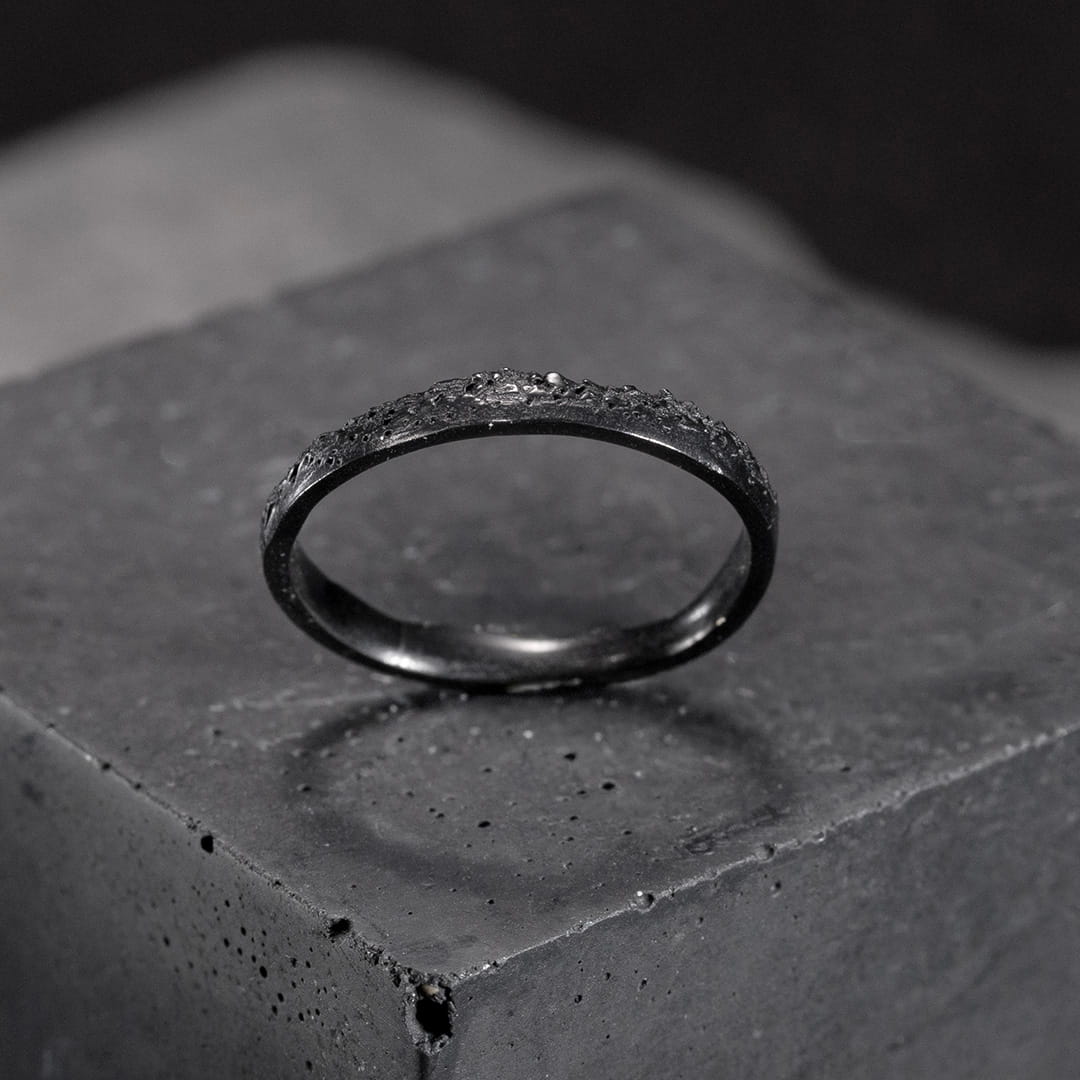 alliance originale en or noir