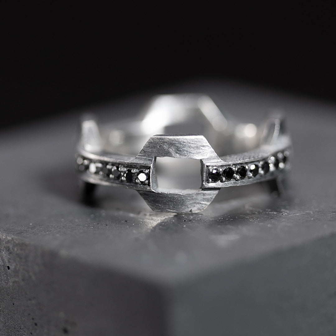 bague originale pour homme en argent et diamants noirs