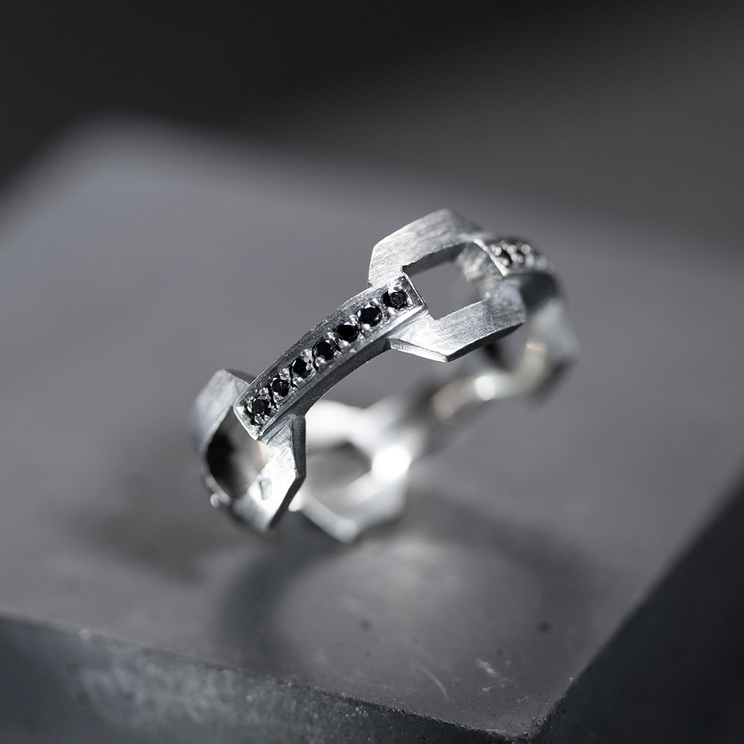 bague originale pour homme en argent et diamants noirs