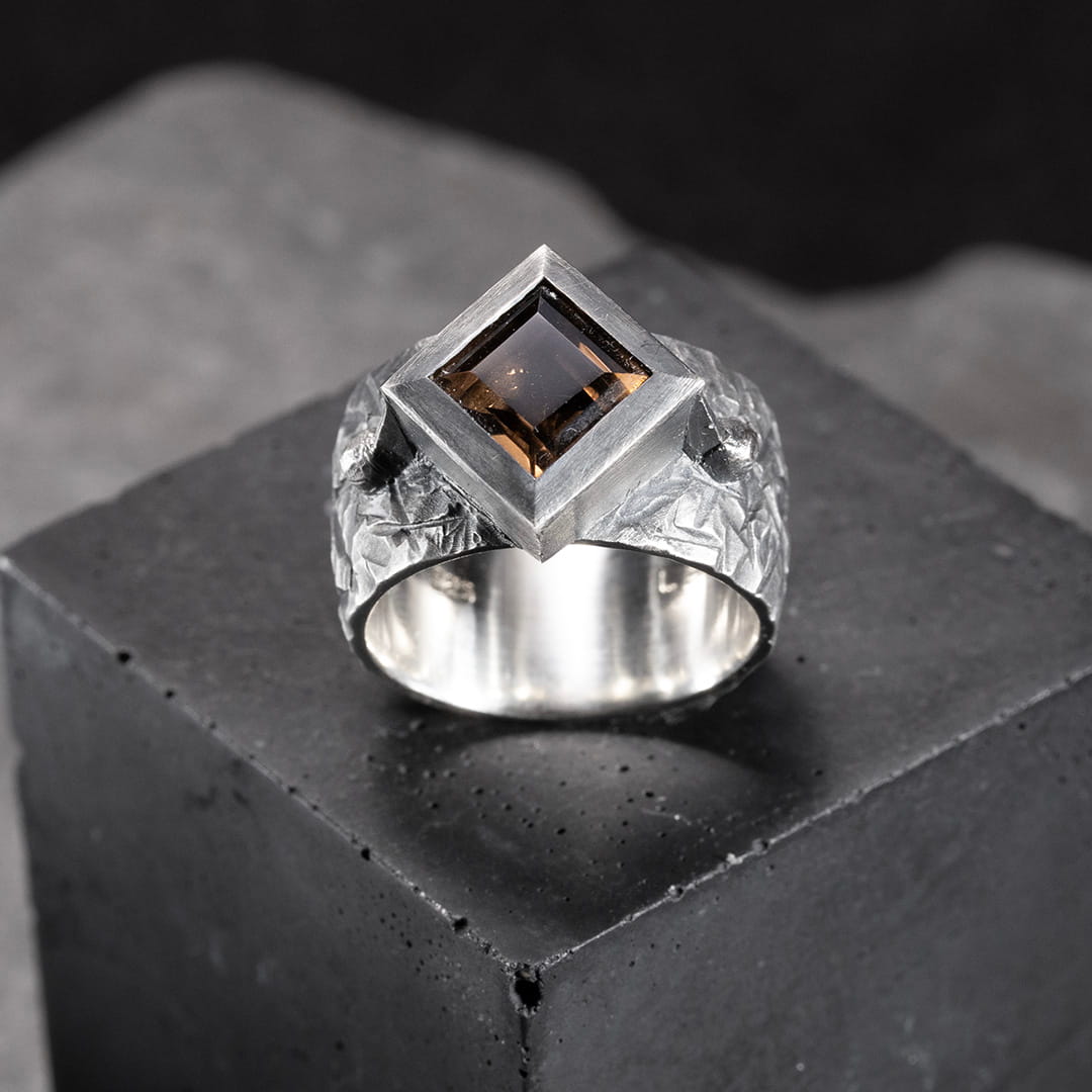 LEGION Paris: Custom-made jewelry and extraordinary jewelry