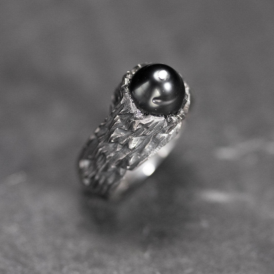 BAGUE EN ARGENT NOIR AVEC UNE PERLE NOIRE de tahiti