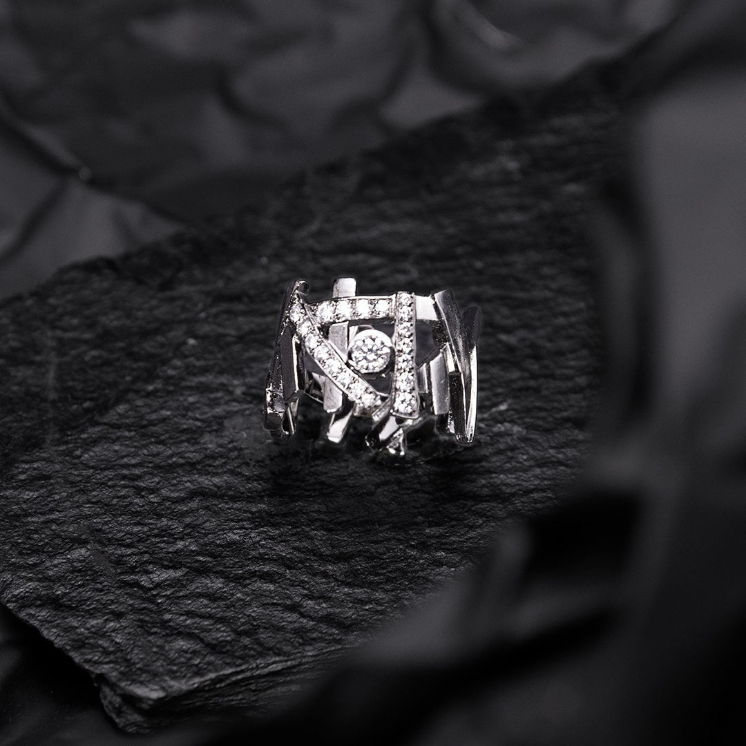 bague large pour femme en or sombre avec diamants blancs