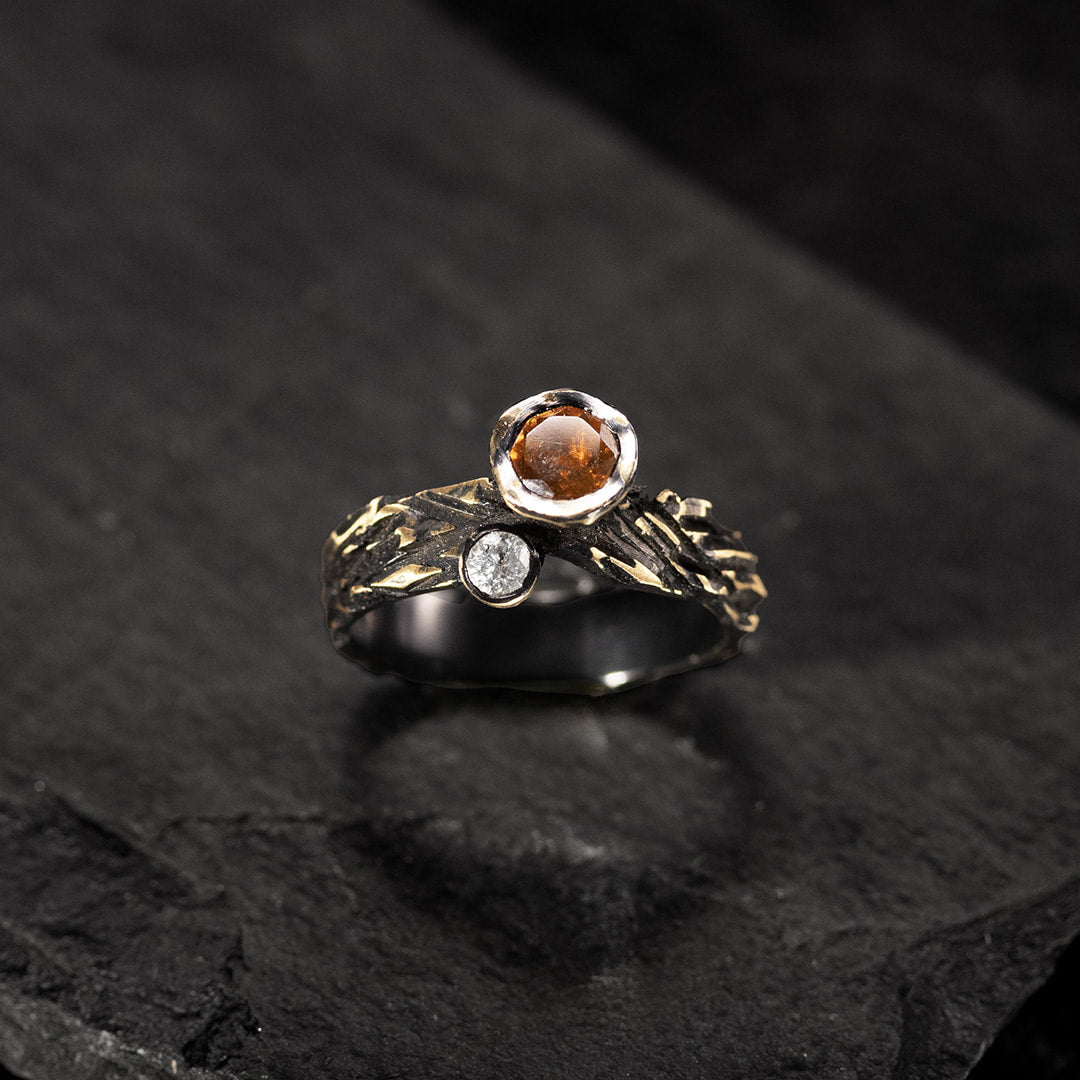 bague en or jaune noirci, citrine et diamant