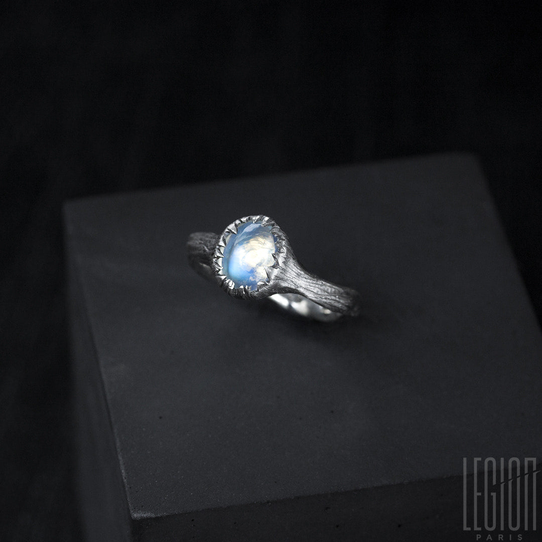 bague argent et cabochon de pierre de lune