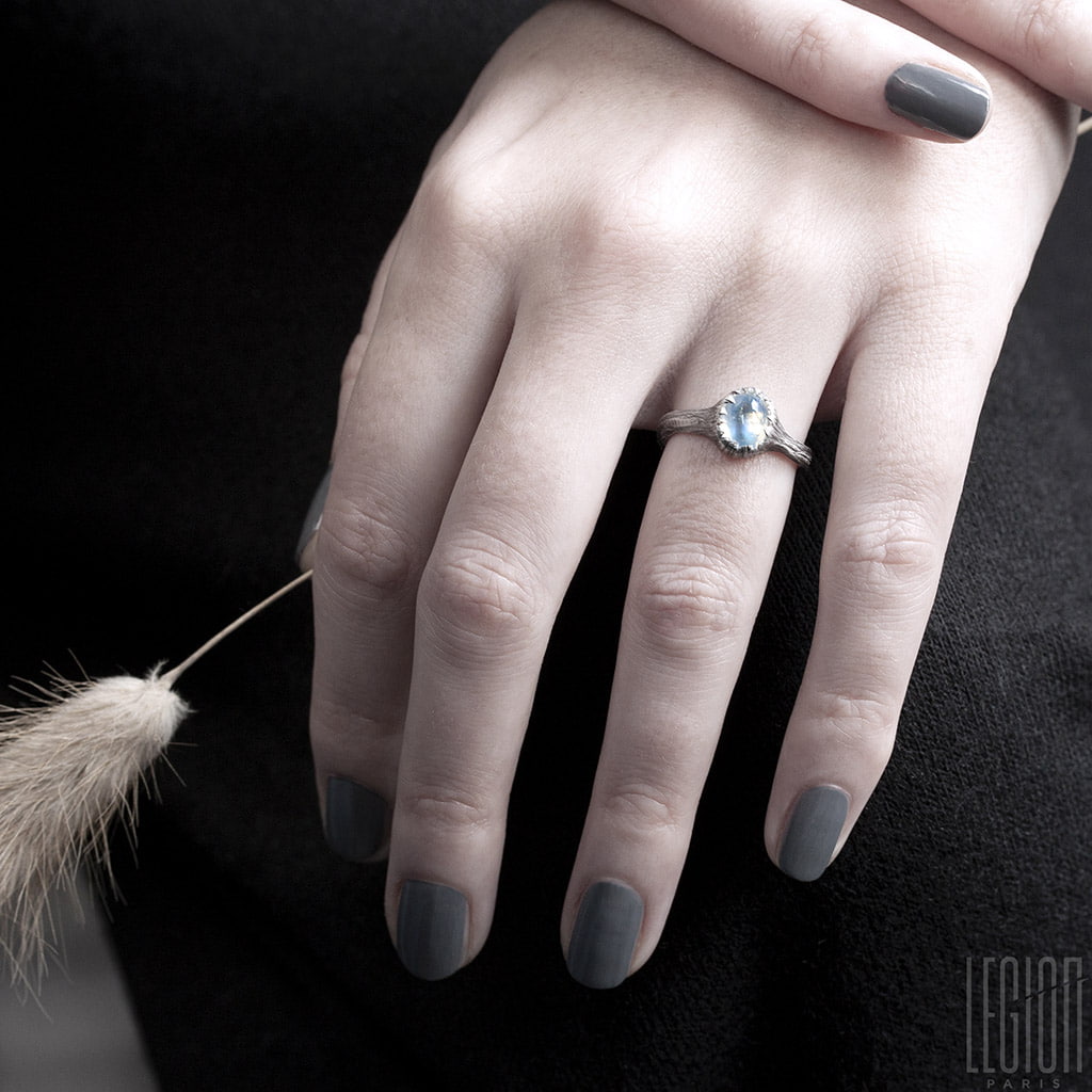 bague argent et cabochon de pierre de lune