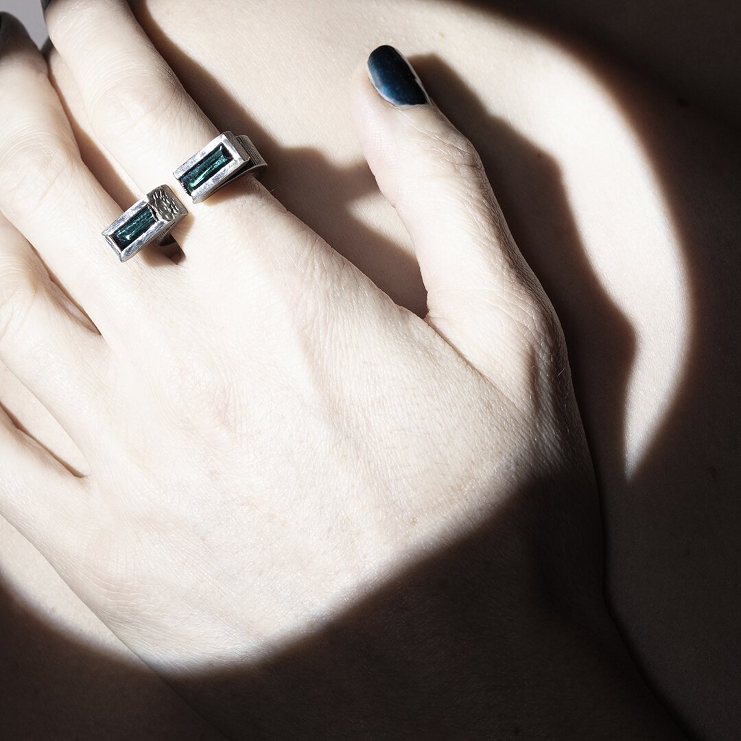 bague ouverte en argent et tourmaline indicolite