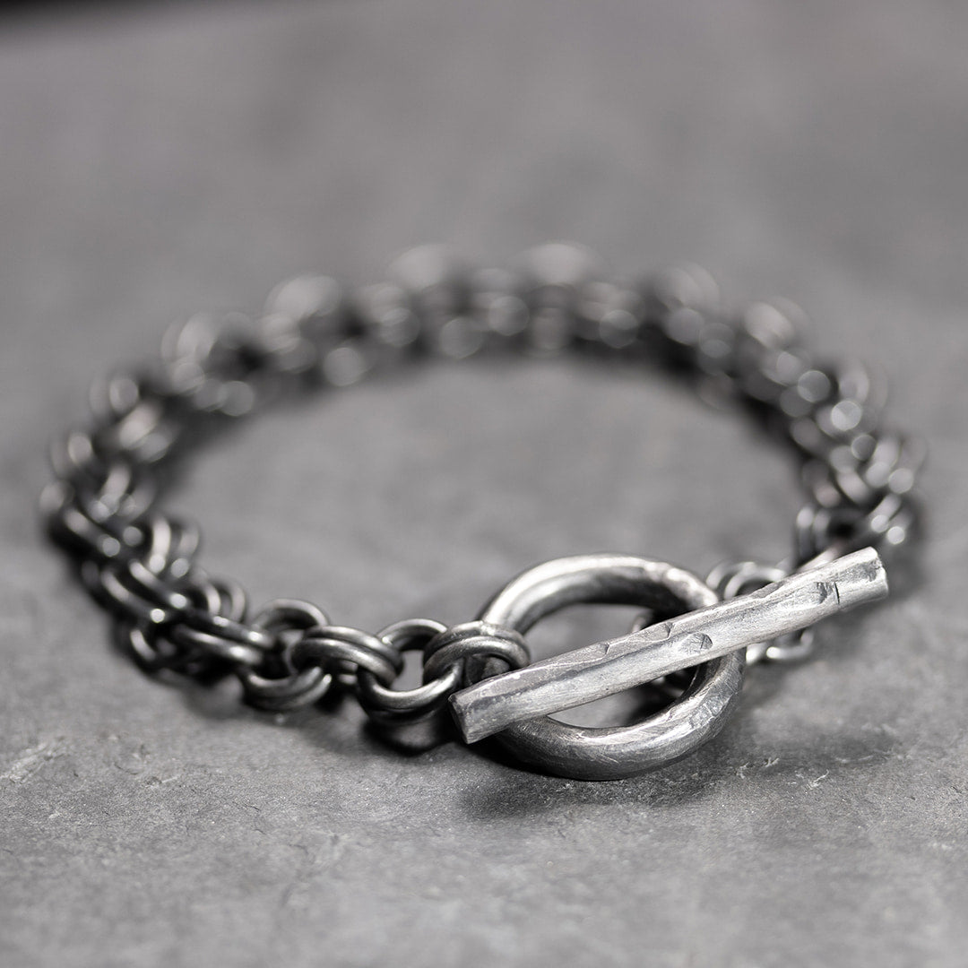 bracelet original en argent  avec un double chaine et un fermoir anneau barrette