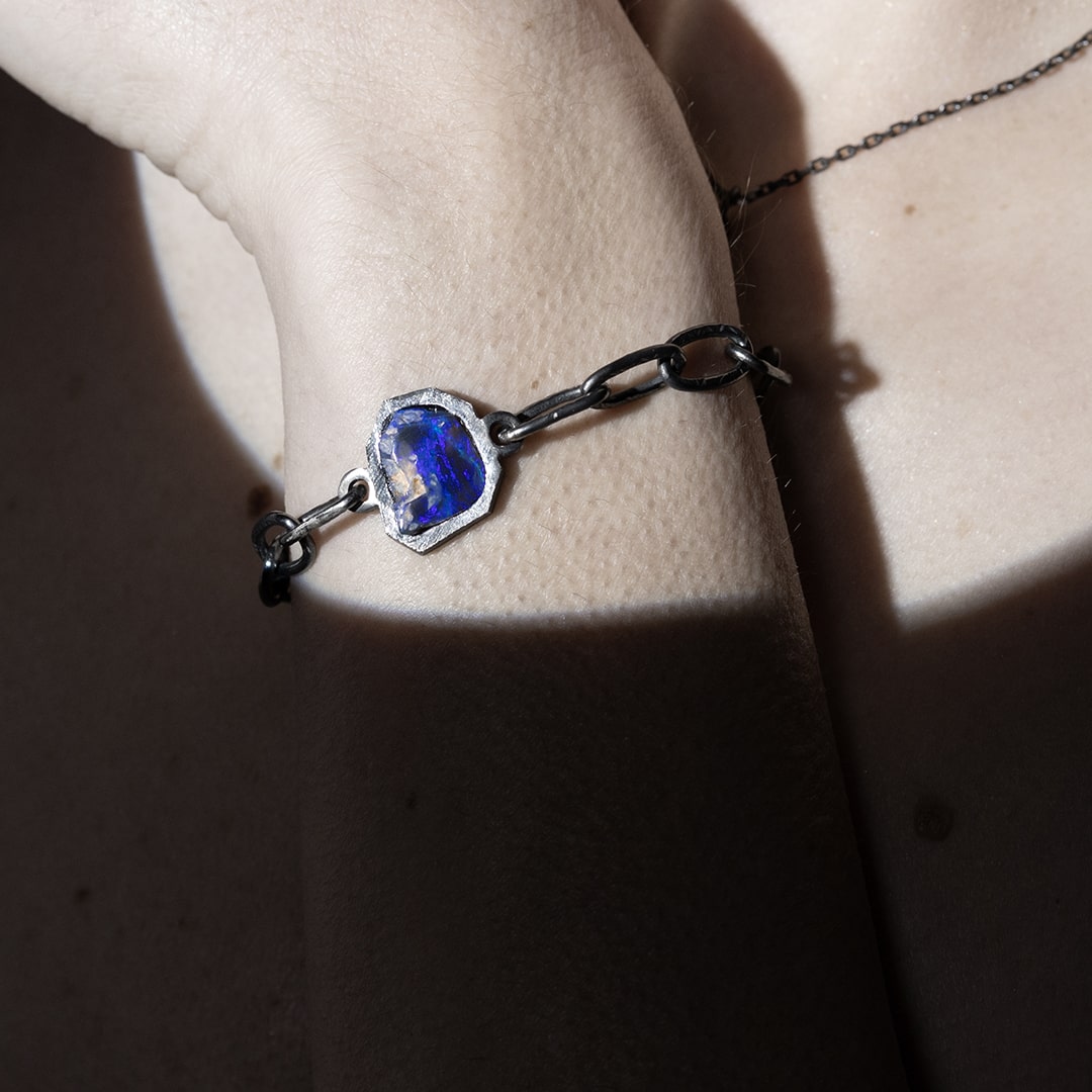 bracelet en argent et opale noire bleue d'Australie