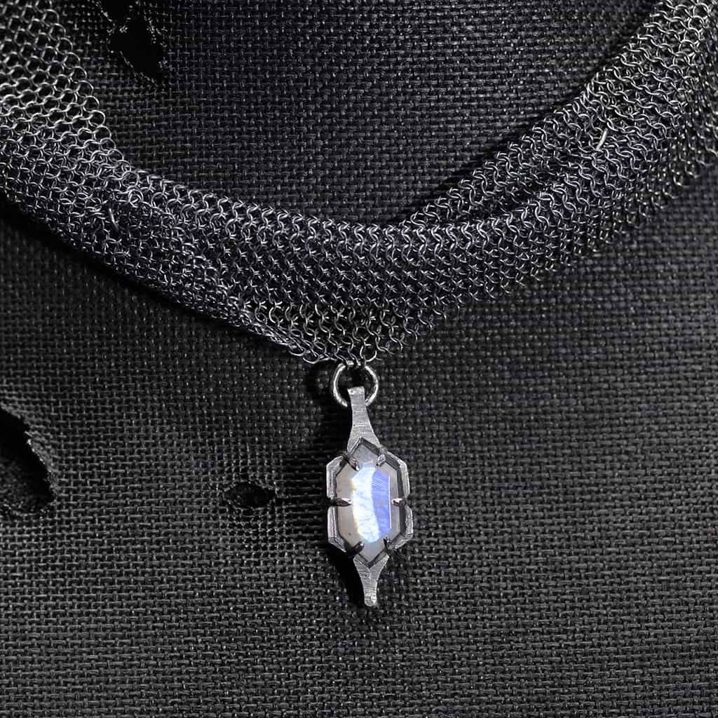 Collier en argent, cotte de maille, pendentif pierre de lune