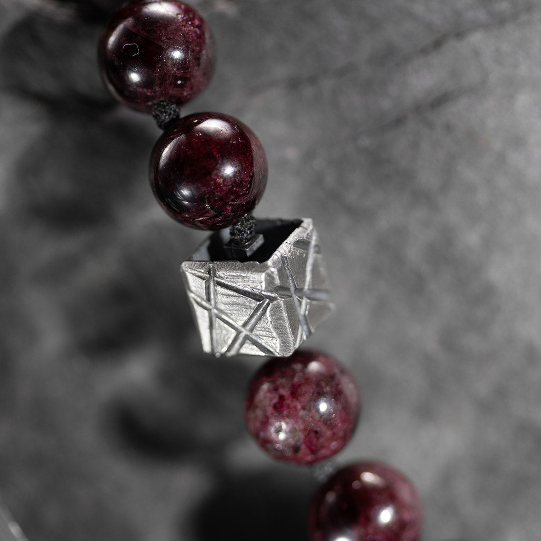 collier original pour femme en perles rouges de grenat et argent