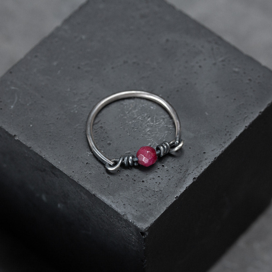 BAGUE SEASONLESS ARGENT NOIR ET RUBIS