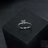 Bague solitaire en or blanc et diamant gris