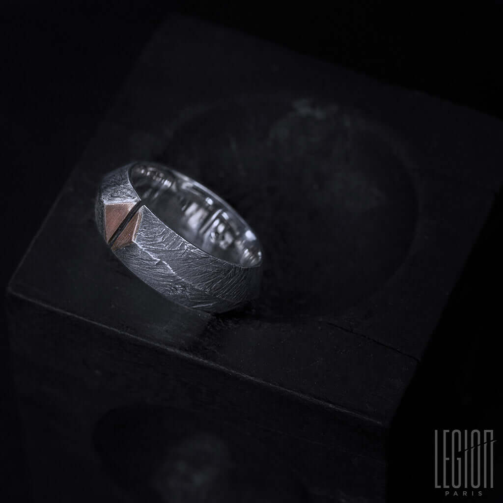 bague ouverte en argent noir et or rouge