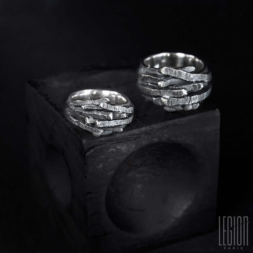 bague massive en argent noir texturée