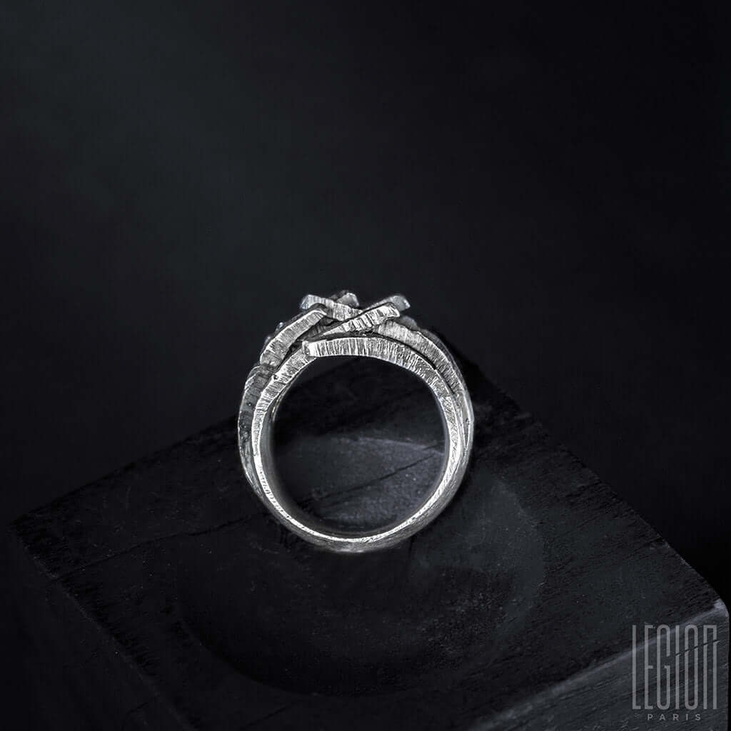 bague massive en argent noir texturée