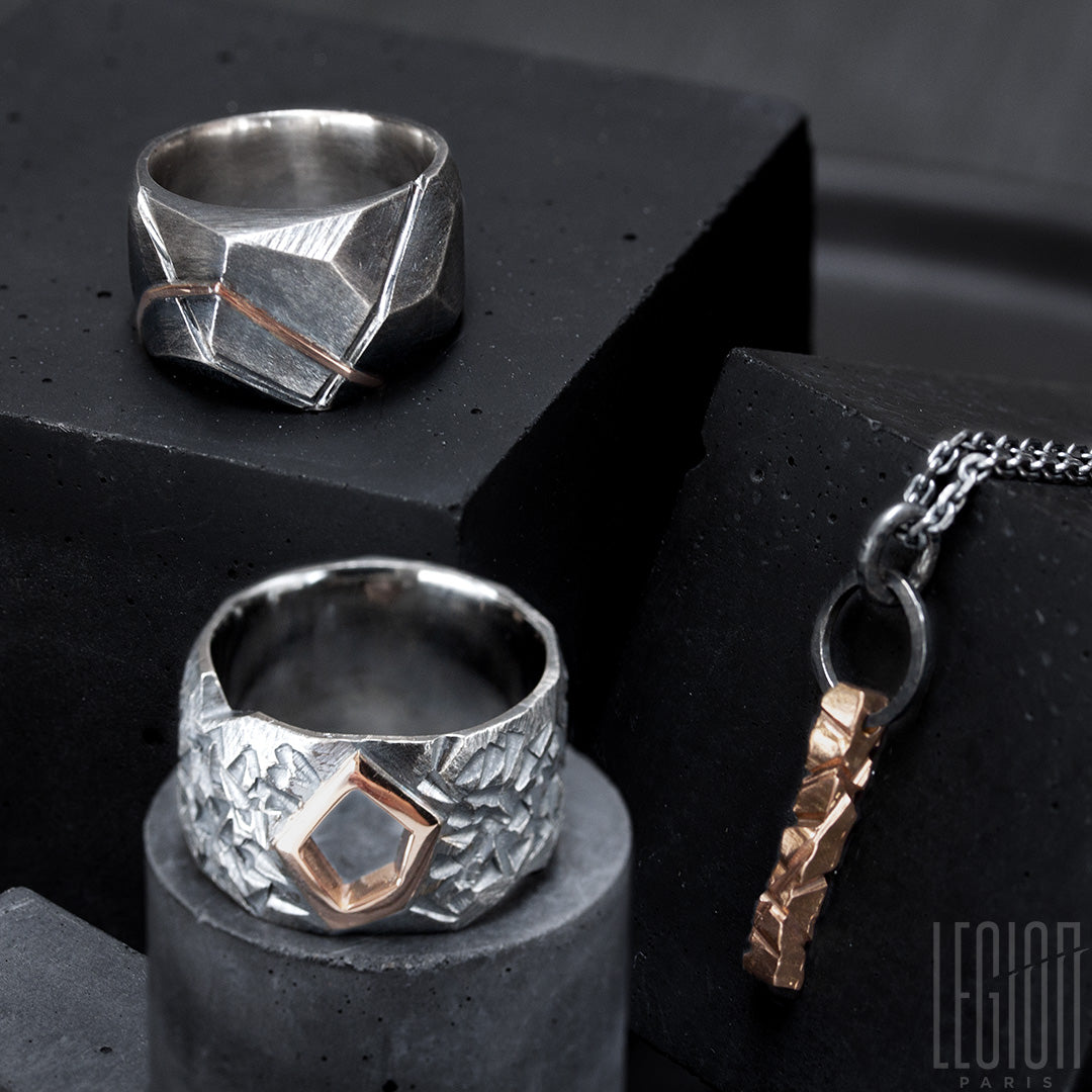 bague massive pour homme en argent noir et or rouge. Design contemporain