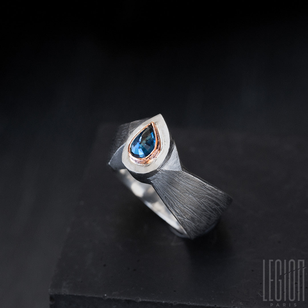 chevalière en argent noir et or rouge et saphir bleu