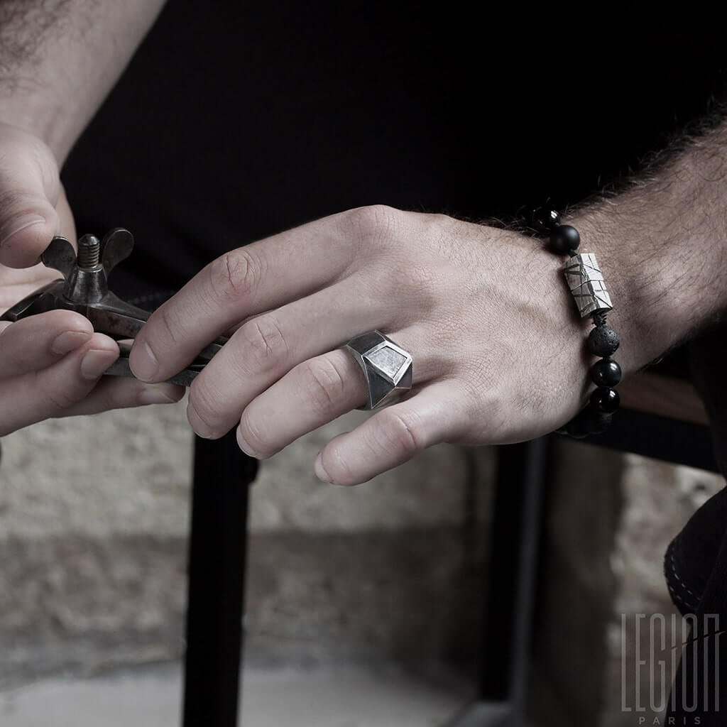 bague chevaliere meteorite 1 Legion Paris