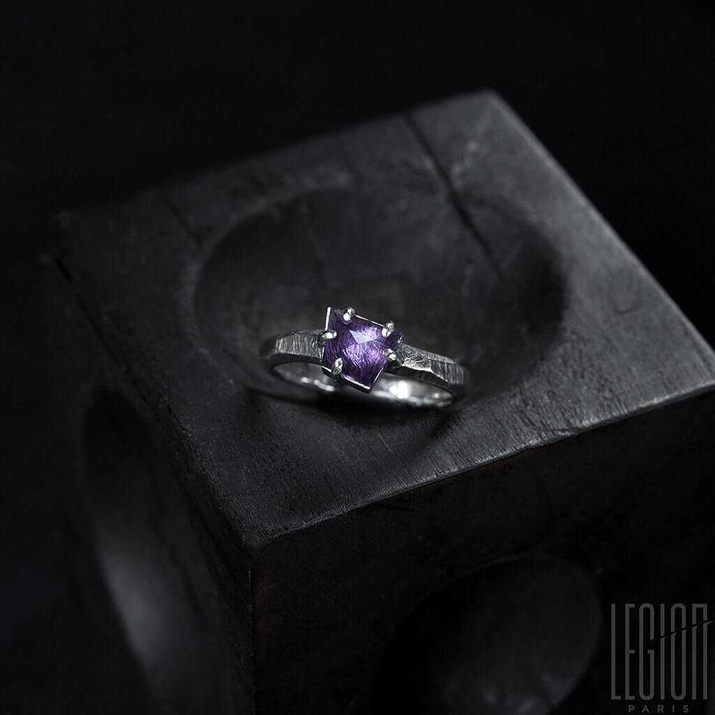 BAGUE EN ARGENT ET AMETHYSTE