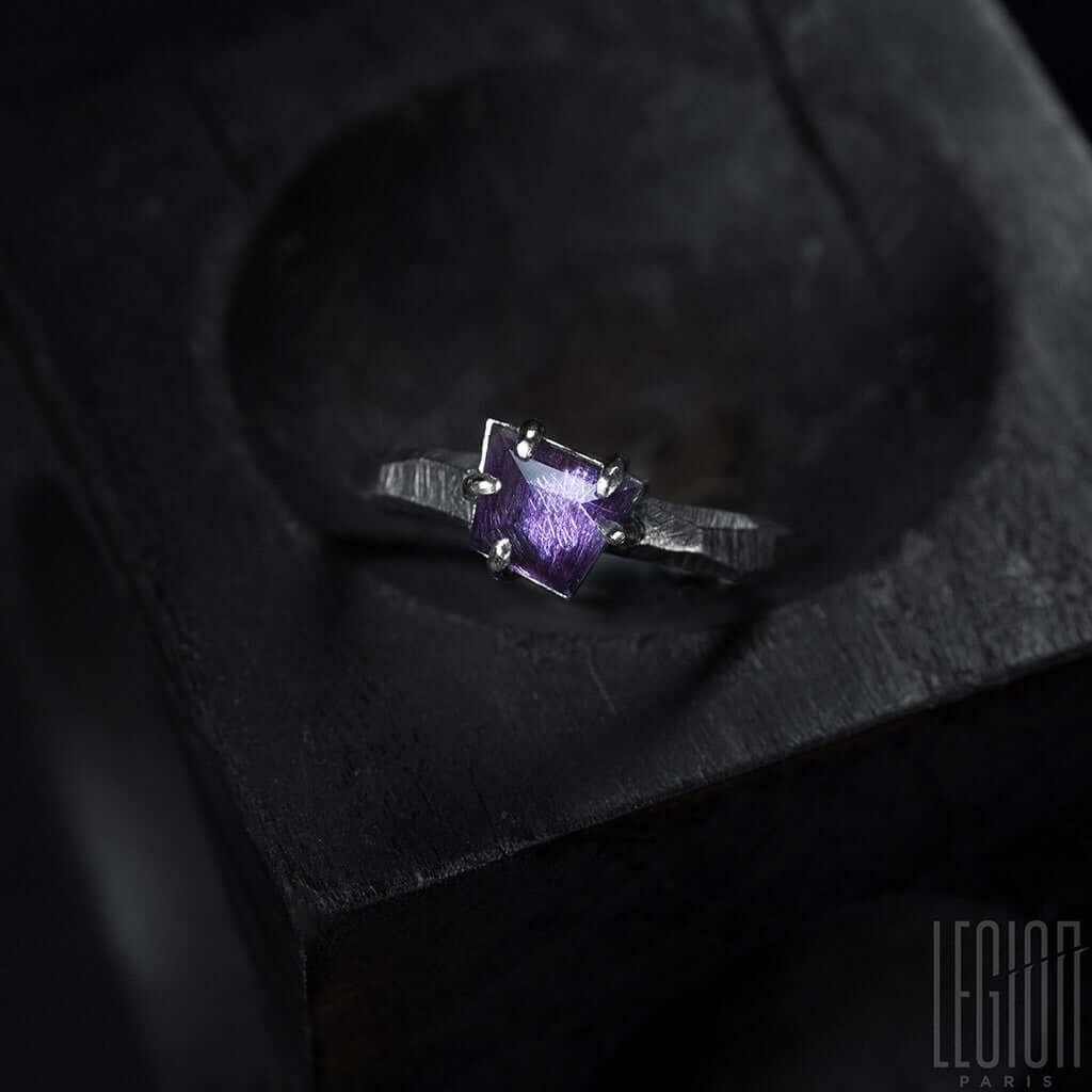 BAGUE EN ARGENT ET AMETHYSTE