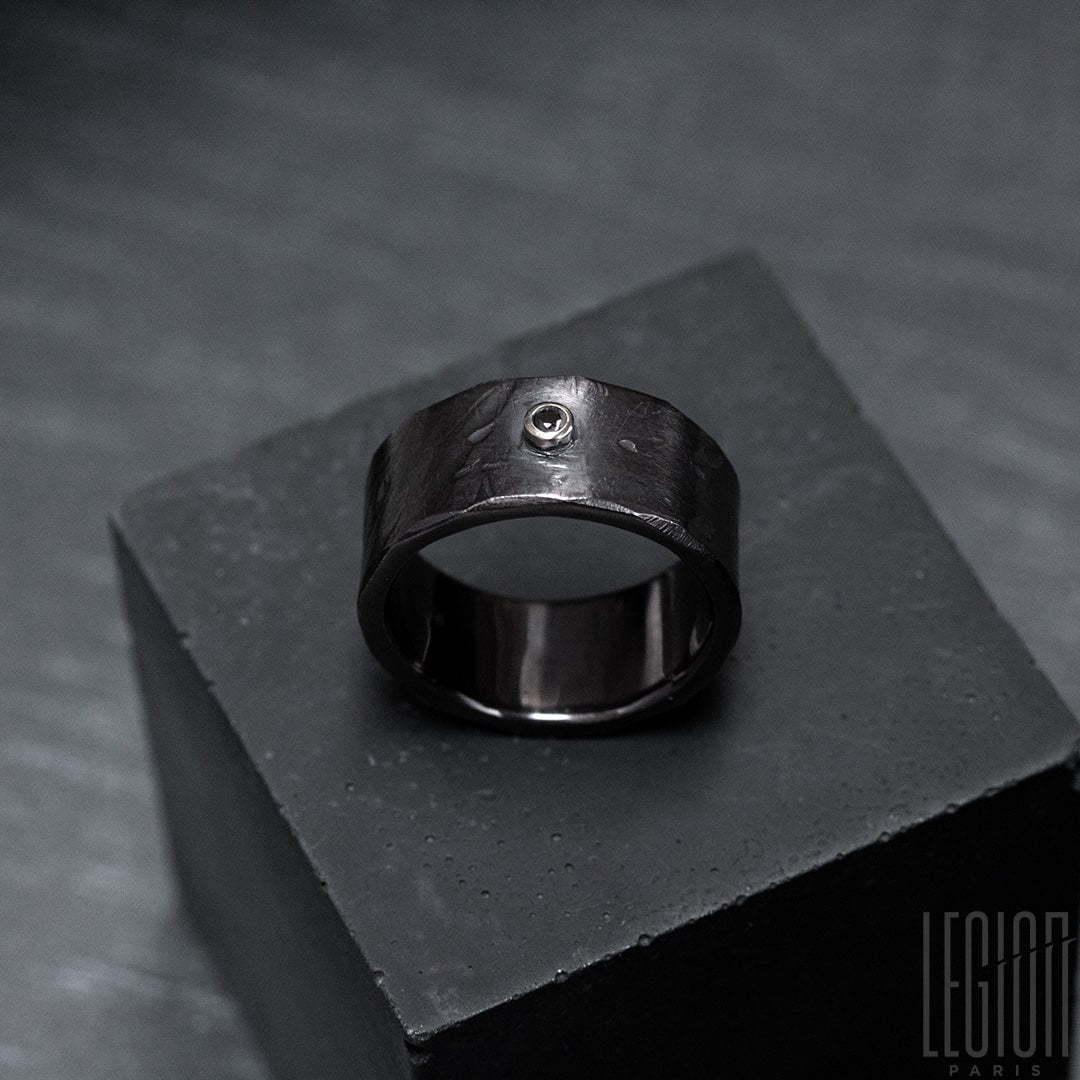 Bague large en argent noir et diamant noir