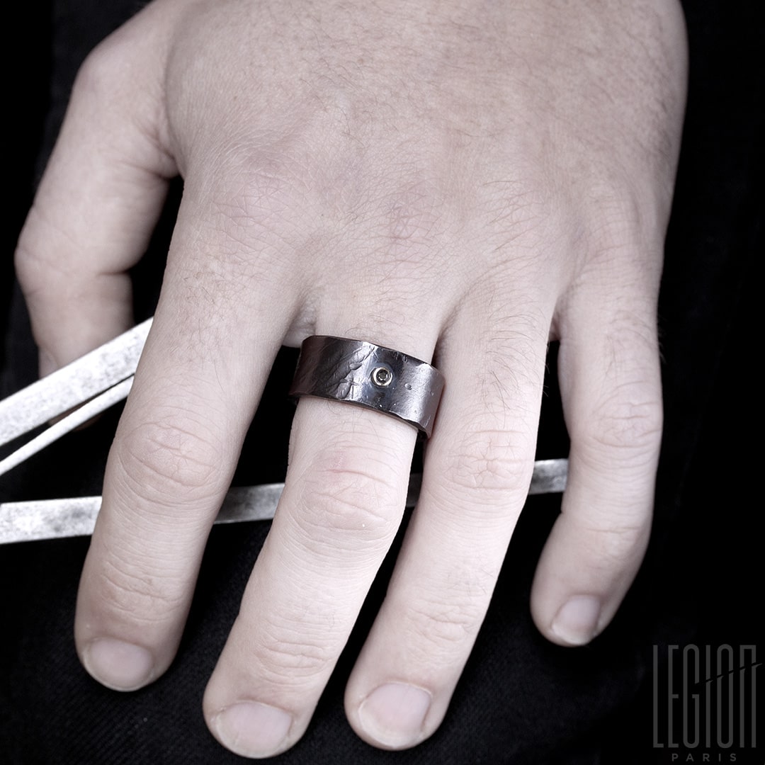 Bague large en argent noir et diamant noir