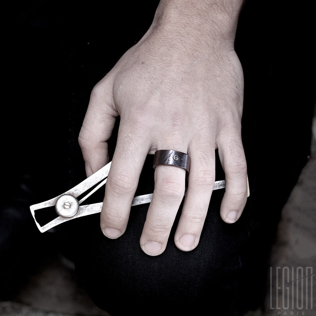 Bague large en argent noir et diamant noir