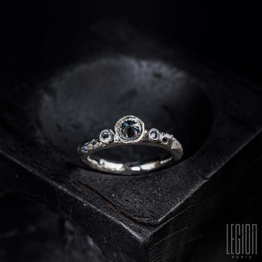 bague or blanc diamants sertis à l'envers 1 Legion Paris
