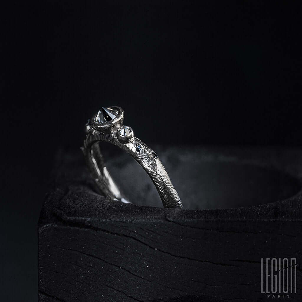 bague or blanc diamants sertis à l'envers 1 Legion Paris
