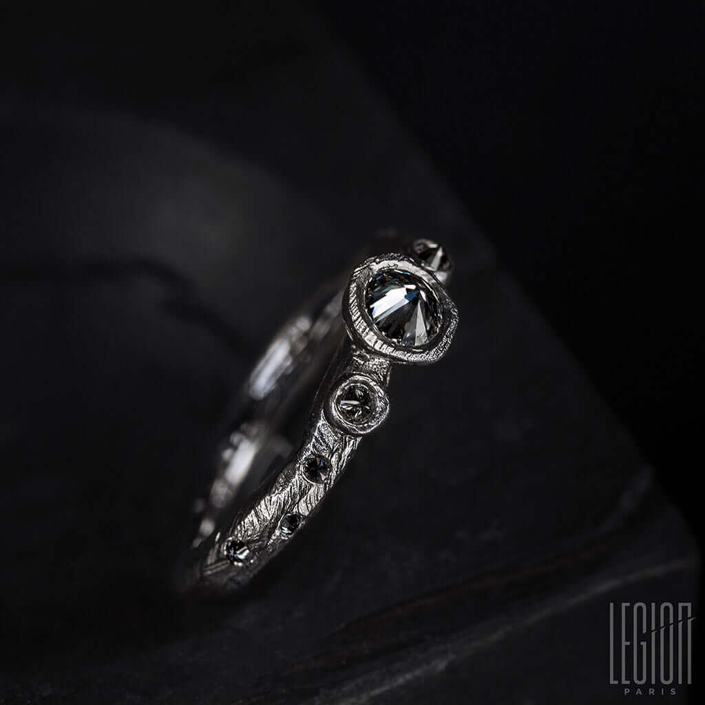 bague or blanc diamants sertis à l'envers 1 Legion Paris