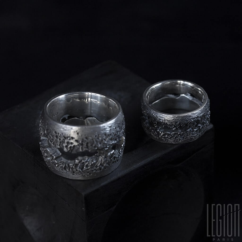 BAGUE EN ARGENT NOIR TEXTUREE