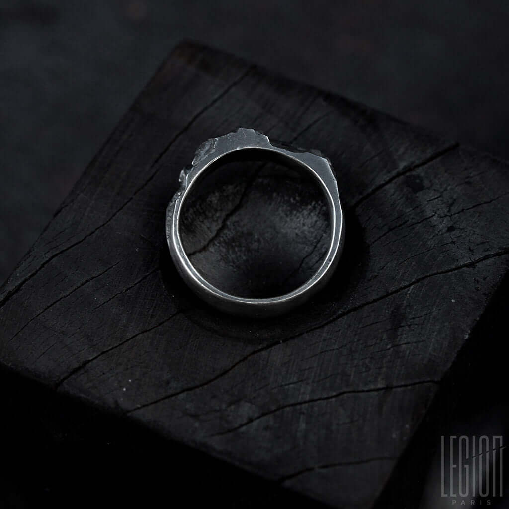 bague texture roche argent diamants noirs 1 Legion paris