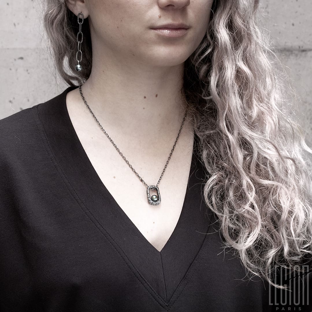 Boucles d'oreilles en argent noir, pièce unique, sur mesure, perles de Tahiti.